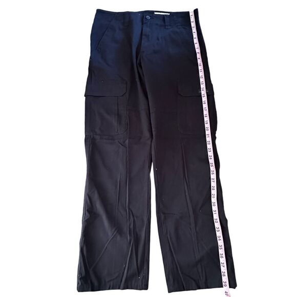 Wrangler ~ Black Relaxed Fit Cargo Pants ~ size 32/30 ~ NWT ~ Flex for comfort - Picture 9 of 13